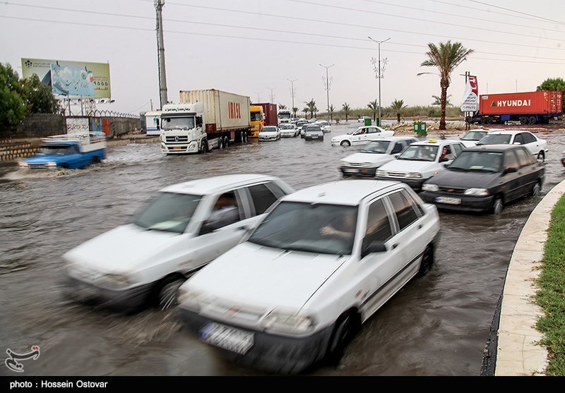 آخرین وضعیت راه‌ها/ بارش باران و برف در جاده‌های 20 استان/ترافیک سنگین در آزادراه تهران-قم