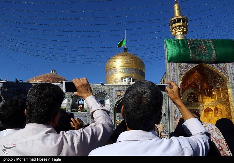 ایرانیان با توسل به باب الحوائج به استقبال نوروز 99 می‌روند + فیلم