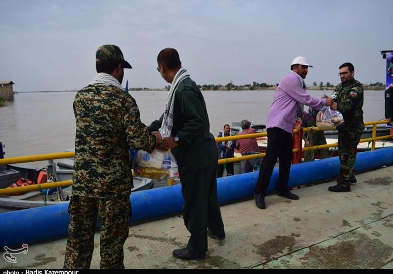 امدادرسانی رزمندگان پایگاه امام علی(ع) نیروی دریایی سپاه به سیل زدگان چابهار + فیلم امدادرسانی رزمندگان پایگاه امام علی(ع) نیروی دریایی سپاه به سیل زدگان چابهار + فیلم