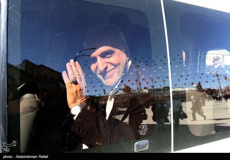 وزیر اقتصاد: از عملکرد بورس در سال 98 راضی‌ام