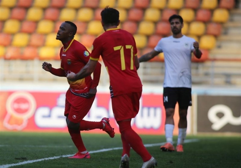 جشن تولد و حمایت از پرستاران در تمرین فولاد خوزستان + عکس جشن تولد و حمایت از پرستاران در تمرین فولاد خوزستان + عکس