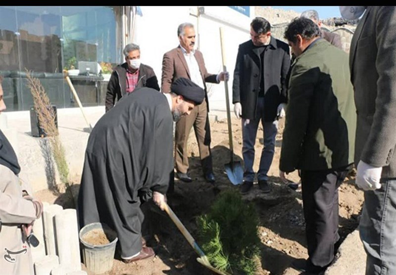 آیین درختکاری در جوار 2 شهید گمنام فاز 8 پردیس برگزار شد+ تصاویر آیین درختکاری در جوار 2 شهید گمنام فاز 8 پردیس برگزار شد+ تصاویر