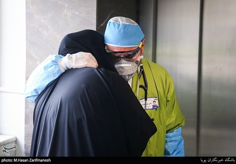 جشن روز پدر در بخش ویژه بیماران کرونا بیمارستان بقیةالله جشن روز پدر در بخش ویژه بیماران کرونا بیمارستان بقیةالله