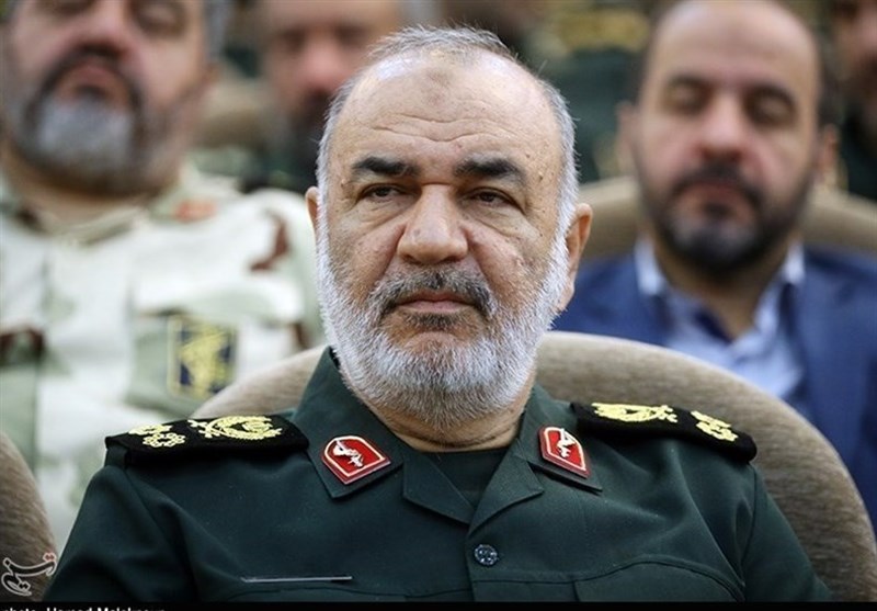 سردار سلامی اعلام کرد: برپایی 10 بیمارستان سیار و صحرایی سپاه برای مقابله با کرونا