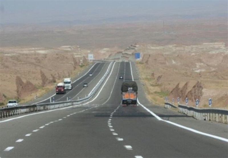 کاهش 4 درصدی تردد در جاده‌های کشور/تردد خودروها در آزادراه کرج-تهران 12 درصد کاهش یافت