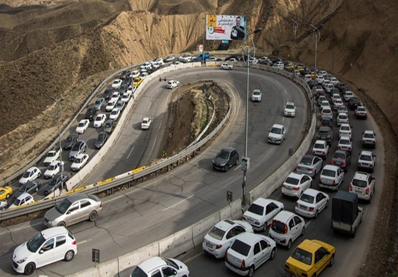 ترافیک سنگین در برخی مقاطع محور کرج -چالوس/ ترافیک آزادراه عادی و روان است