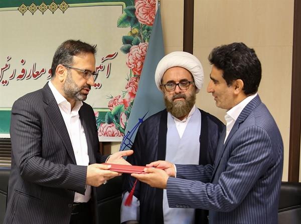 تکریم و معارفه رئیس دادگستری اشتهارد/ «مومنی نژاد» رئیس دادگستری اشتهارد شد