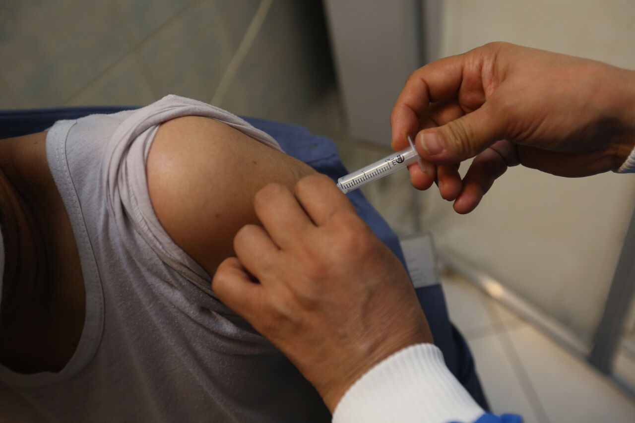 تزریق دز یادآور واکسن کرونا در ندامتگاه قزلحصار کرج آغاز شد