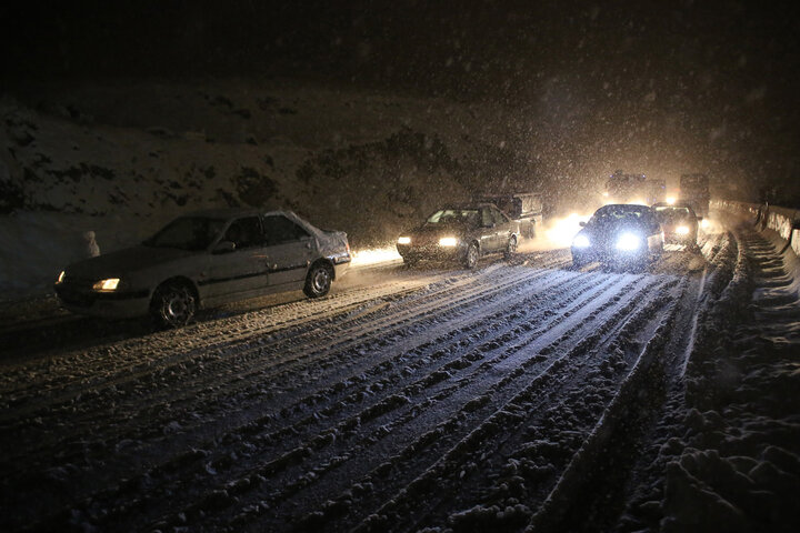 رانندگان با تجهیزات کامل زمستانی در راههای البرز تردد کنند