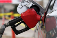 بنزین را لیتری 50 هزار تومان بفروشید / دولت خواستار افزایش قیمت بنزین است؟!