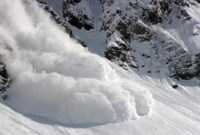 خطر ریزش سنگ و سقوط بهمن در ارتفاعات استان البرز