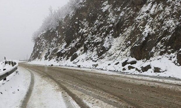 بارش برف راه ارتباطی ۸ روستای البرز را مسدود کرد