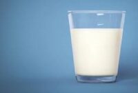 توزیع شیر در بین دانش آموزان البرزی