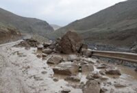احتمال ریزش سنگ و بهمن/ مسافران در حاشیه جاده چالوس توقف نکنند