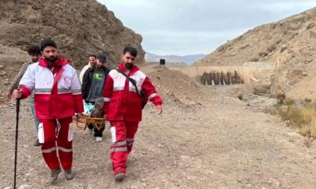 نجات طبیعتگرد ۲۶ ساله از ارتفاعات روستای فشند