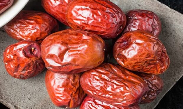 با دمنوش عناب در روزهای بارانی از خود پذیرایی کنید