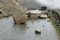 خطر سقوط سنگ در جاده چالوس