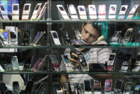 انتقاد از مصوبه جدید دولت در باره واردات موبایل/فساد تازه ای را بنیان نهاده اید