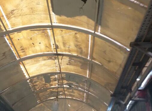 مرمت سقف معبر بازار روز شاهین ویلا در دست اجراست مرمت سقف معبر بازار روز شاهین ویلا در دست اجراست